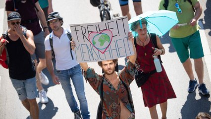 COVID-19: Germans flout rules in anti-lockdown rallies