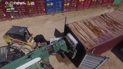 شاهد: فريق فرنسي لتأمين مرفأ بيروت من تسرب مواد كيماوية