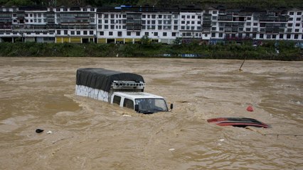 "Sốc" với con số thiệt hại khủng do lũ lụt tại Trung Quốc | VTC