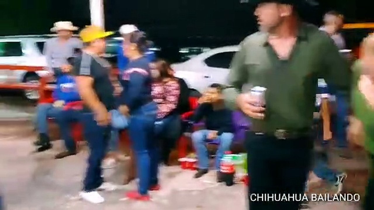 Pobre Amaury no lo dejan tocar esquina