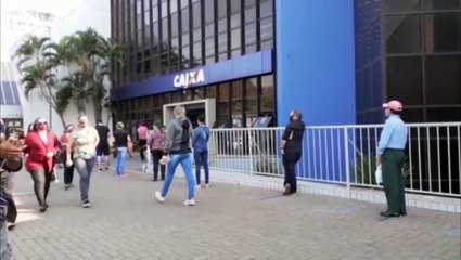 Movimento segue intenso nas agências da Caixa
