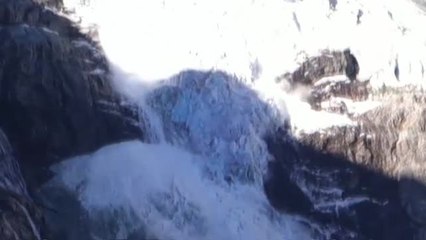 Espectacular colapso de un glaciar en Suiza