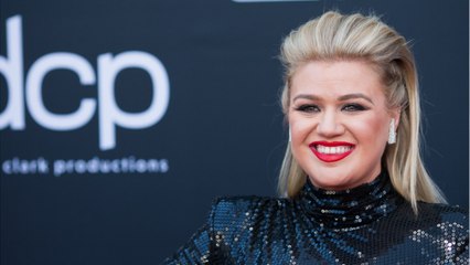 Kelly Clarkson To Step In For Simon Cowell On "America's Got Talent"