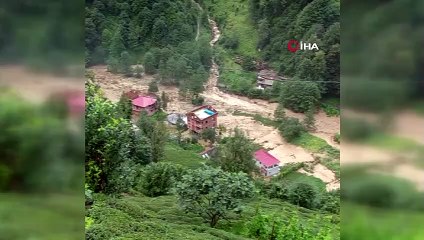 Ardeşen’in Yukarıdurak köyü selden büyük zarar gördü