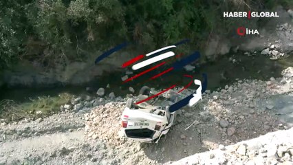 12 metreden alt yola düşen araçtaki sürücü yara almadan kurtuldu