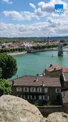 Vue magnifique de l'une des terrasses du château musée de Tournon