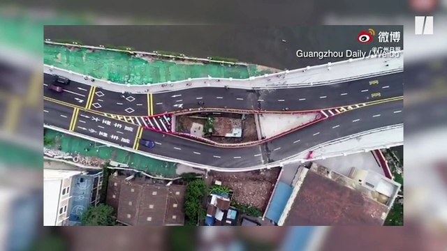 Une ville chinoise construit une route autour de cette maison