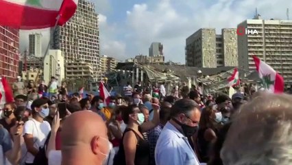 - Beyrut'ta şiddetli patlamada hayatını kaybedenler için anma töreni