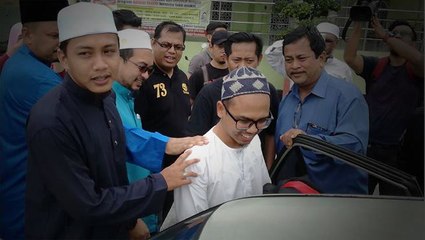 Guan Eng's information officer arrested