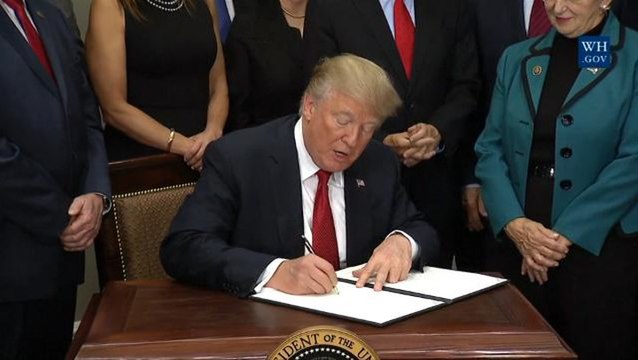 Trump scraps key Obamacare subsidies