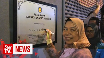 Zuraida refuses to comment on party issues, plans to tour the country next year