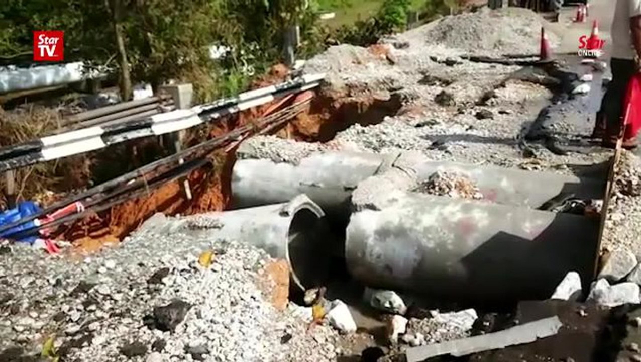 Road collapse in Johor Baru forces road closure