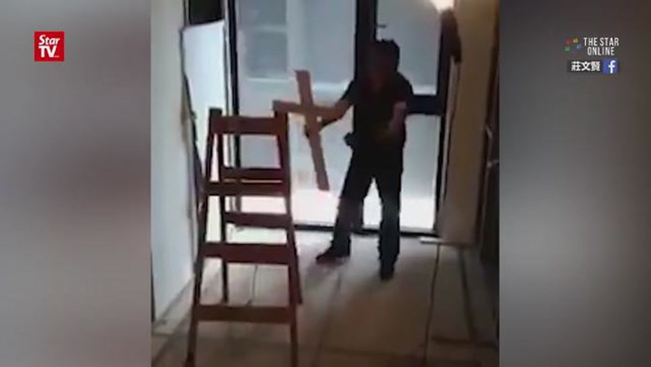 Spooky walking ladders