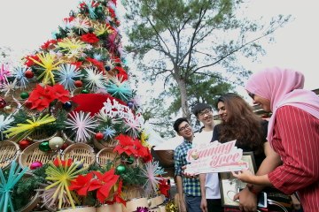 A Xmas tree made from bamboo baskets?