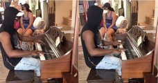 Jovem pediu para tocar piano numa loja e foi surpreendido pelo dono