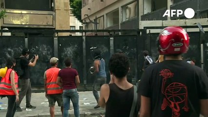 مواجهات بين محتجين والقوات الأمنية بعد أسبوع من انفجار مرفأ بيروت