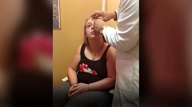 Joven que arrancó sus dos ojos, recibió su primer par de prótesis oculares