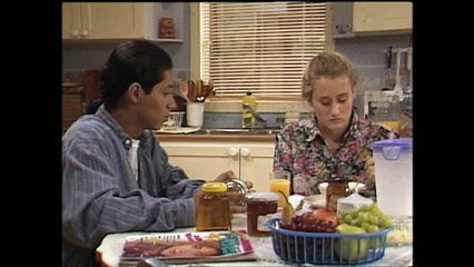 Watatatow - S2 E49 Je veux pas que grand-maman aille en centre d'acceuil!