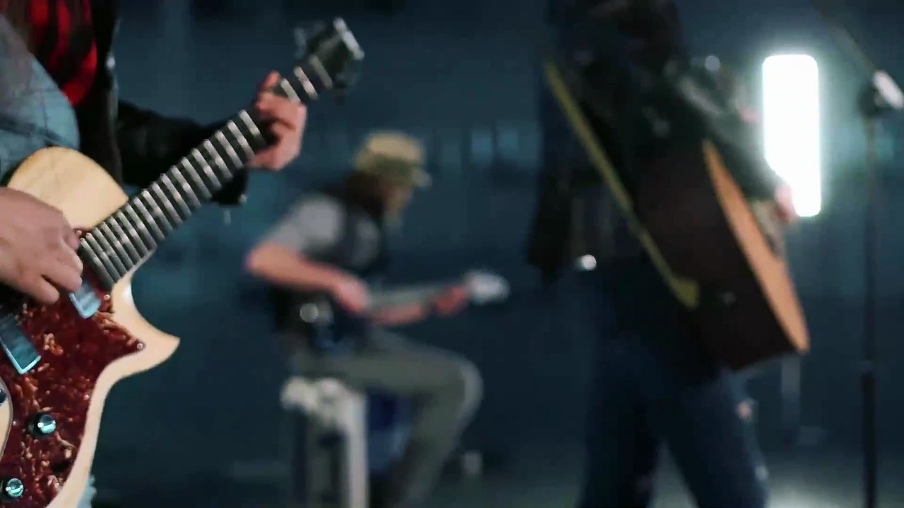 54) Music.  Guitar Bass.  Cold Rise. Gunnar Olsen. Dance et électro.  Dramatique