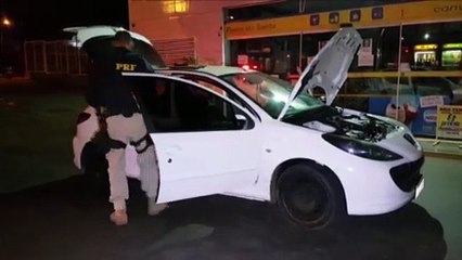 Quarteto em fuga da PRF dispensa tabletes de crack na BR-277, em Cascavel