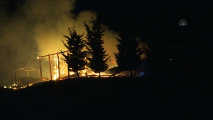Ankara'da mesire alanındaki konak yandı