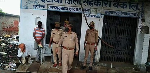 इटावा: बैंकों का निरीक्षण करने पहुंची पुलिस