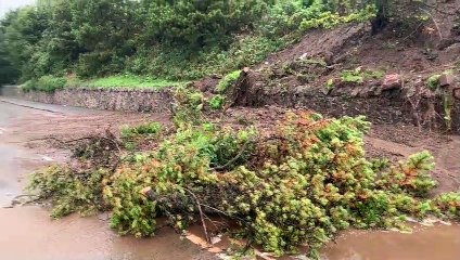 A921 closed due to landslide