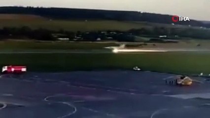 Savaş uçağının iniş sırasında tekeri koptu