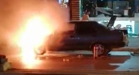Seyir halindeki otomobil alev alev yandı