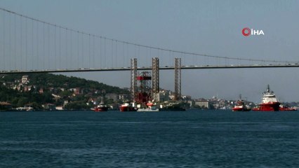 Dev petrol platformu İstanbul Boğazı'ndan geçiyor