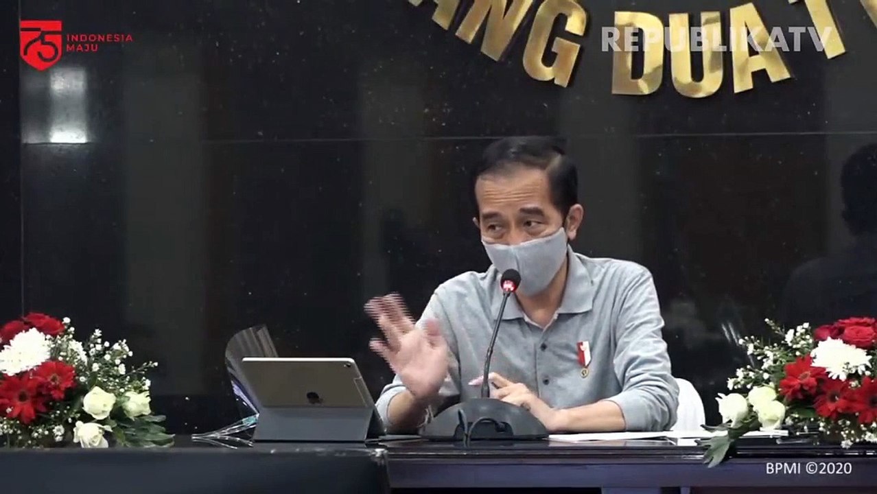 Presiden Joko Widodo menyampaikan keterangan pers didampingi Menteri Kesehatan Terawan Agus Putranto.