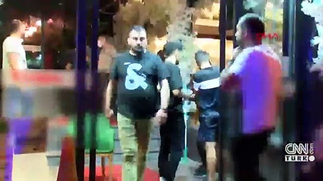 Silahlarla kafe bastılar, rastgele ateş açıp müşterileri darbettiler | Video