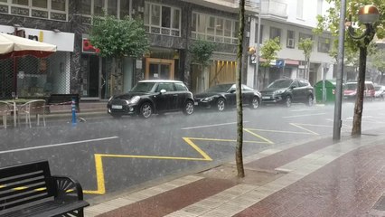 La tormenta viene acompañada de granizo en Logroño