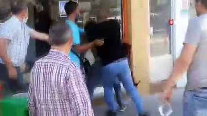 Önüne geleni yumrukladı, az kalsın linç ediliyordu