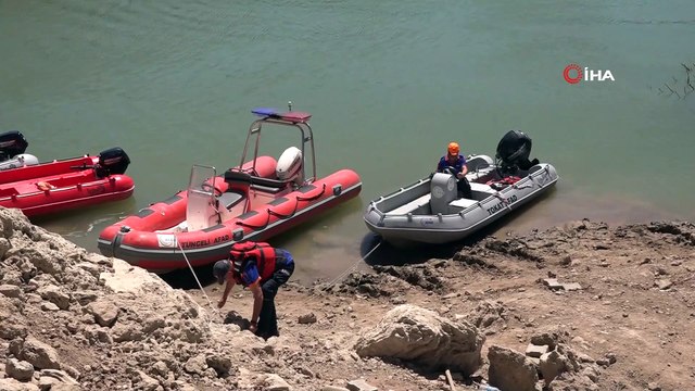 Debisi düşürülen baraj gölü'nde Gülistan'ı arama çalışmaları sürüyor