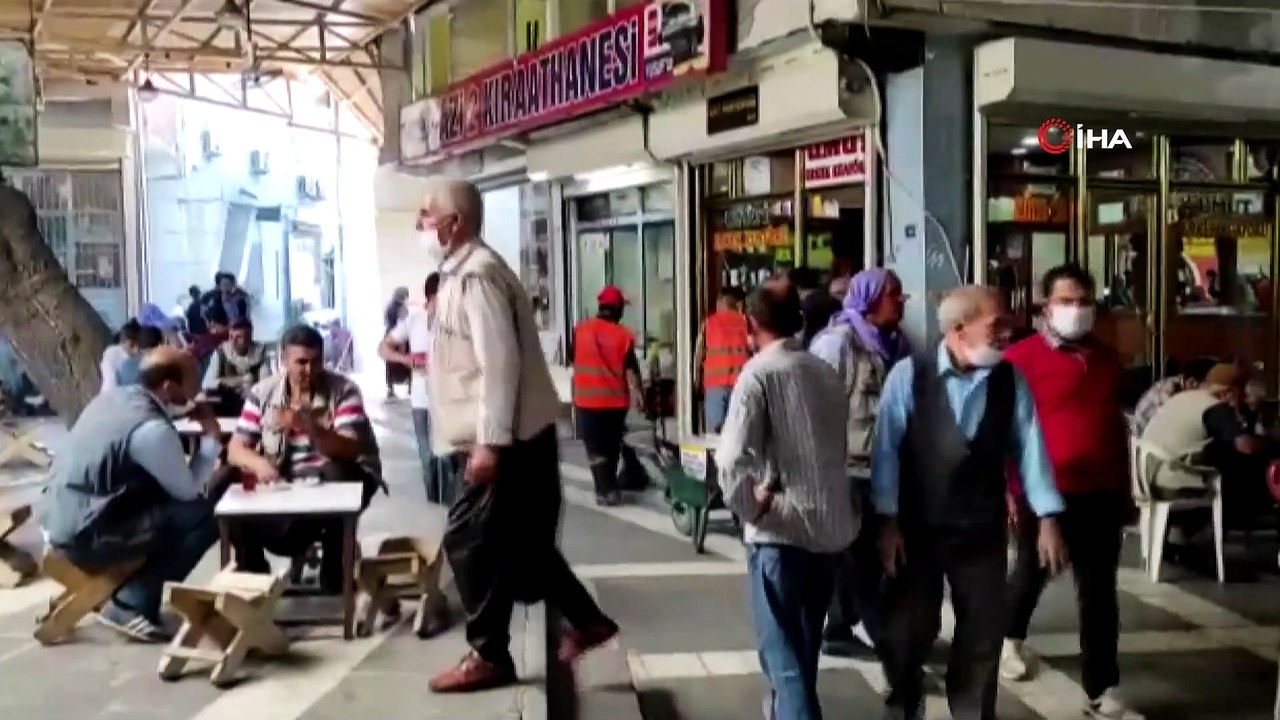 Esnaflar arasında çıkan kavgada sandalyeler havada uçuştu