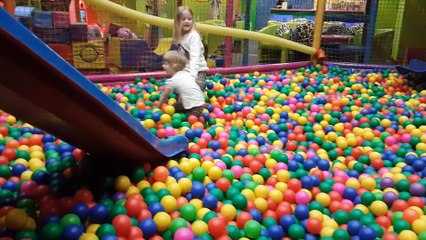 Ball Pit Fun Playroom With Slide João Paulo de Carvalho Lofiego