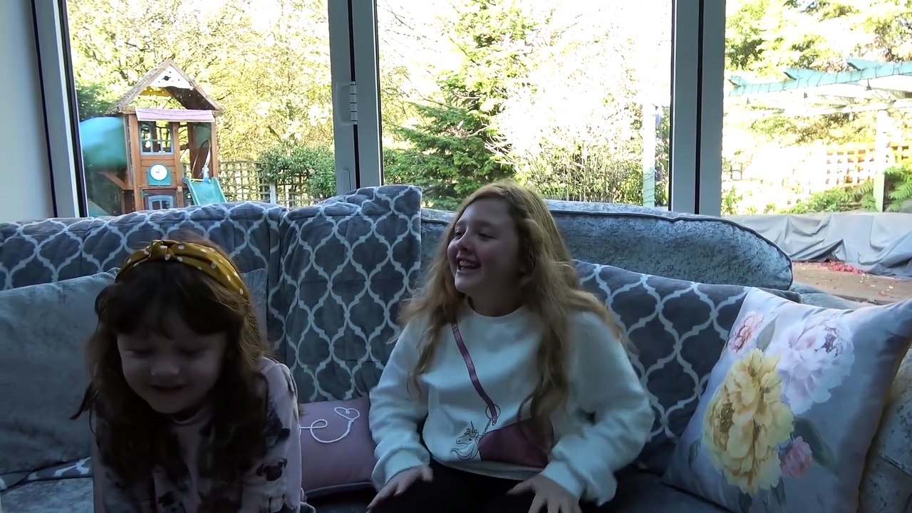 Try Not To Laugh Challenge!!! Fun with Sophia Isabella e Alice