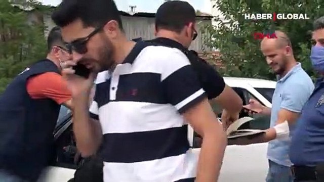 Otomobilinde bıçaklandı, 1600 lirası gasbedildi