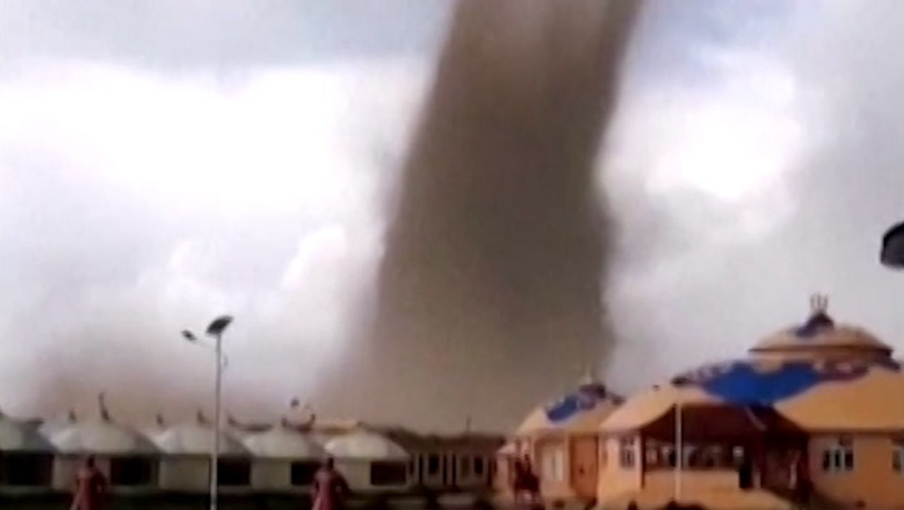 Chinese city gets caught inside tornado