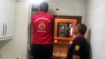 Doğal gaz bacasına düşen güvercini itfaiye kurtardı - KIRŞEHİR