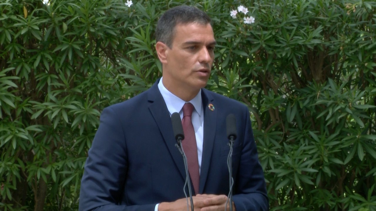 Sánchez se abre a negociar sobre remanentes, mientras recibe críticas de la oposición