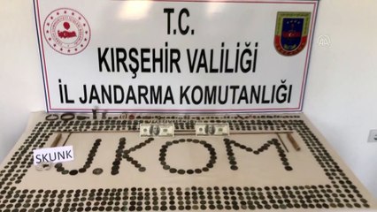 Yedek lastik bölmesinde tarihi eser sevkiyatı yapmaya çalışan iki şüpheli yakalandı - KIRŞEHİR