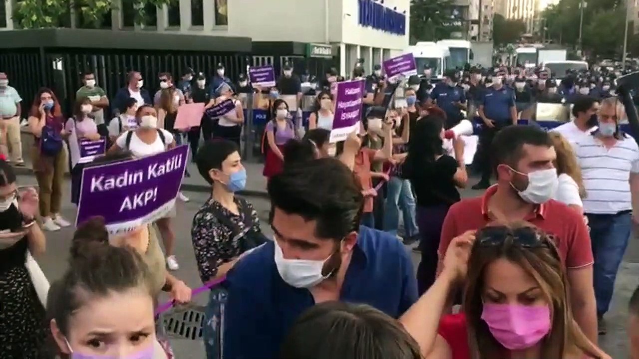 Ankara’da kadınların İstanbul Sözleşmesi eylemine polis müdahalesi: Gözaltılar var!