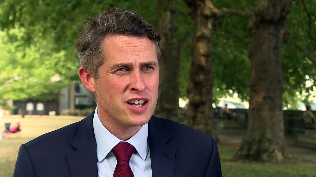 Williamson defends exam grade system change
