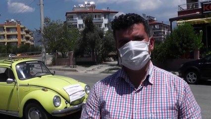 Kovid-19 tedbirlerine dikkati çekmek için arabasına maske taktı - İZMİR