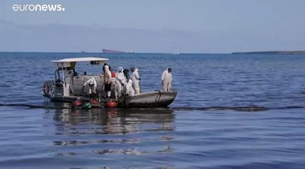 Île Maurice : le fioul évacué du bateau échoué, une seconde marée noire évitée