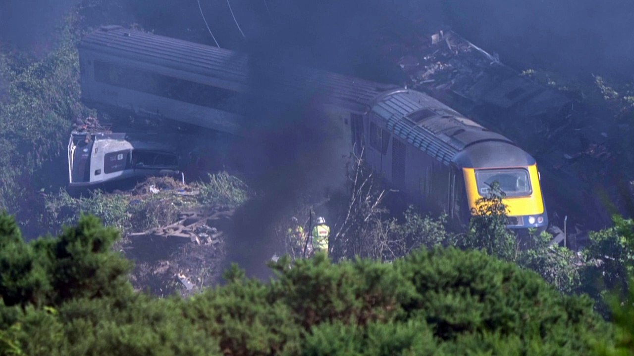 Drei Tote bei Zugunglück in Schottland