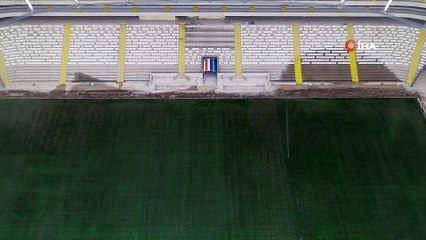 Yeni Adana Stadyumu’nun hibrit çim serimi tamamlandı
