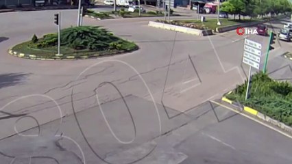 Aynı kavşakta iki benzer kaza